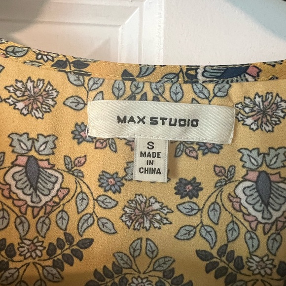 Max Studio Top - Picture 3 of 3